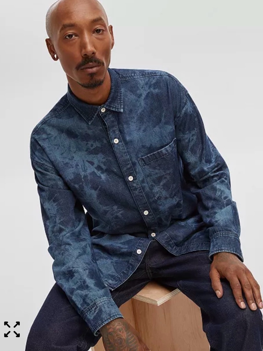 Men's Washed Dark Blue Long-Sleeve Button-Down Shirt